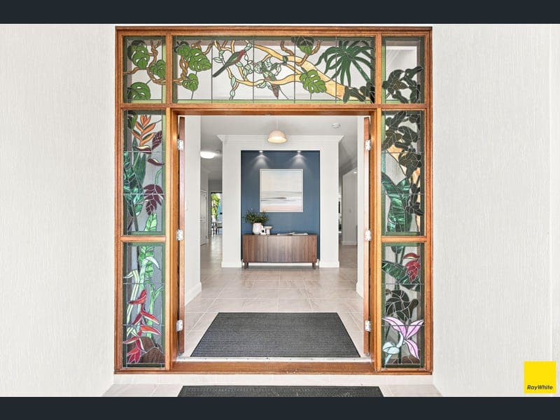 11 Lambus Street, Palm Cove — photo 1 of 5