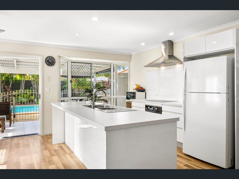 3 Snowdrop Avenue, Currimundi — photo 1 of 5