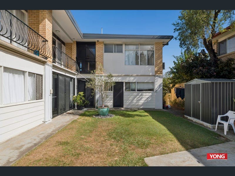 4/3 Miami Key, Broadbeach — photo 1 of 5