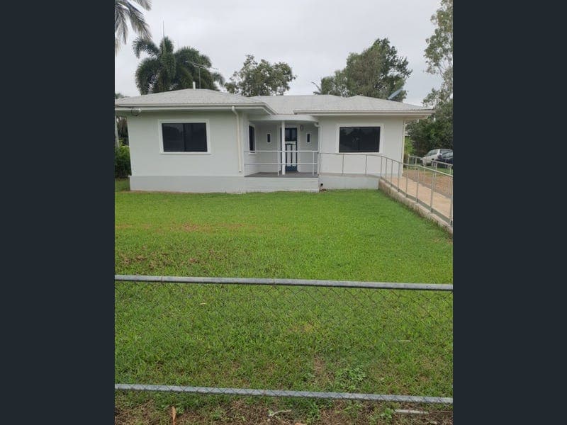14 Macmillan Street, Ayr — photo 1 of 5