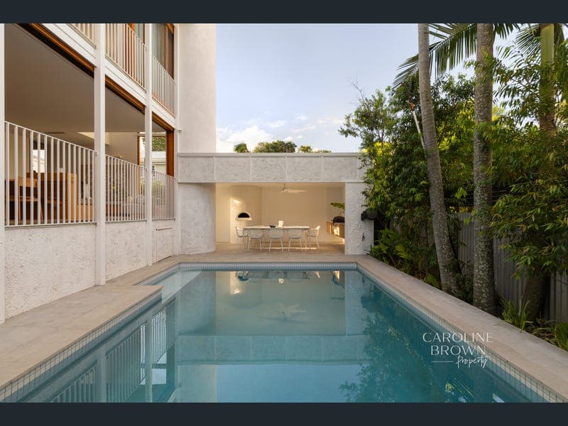 18 Pioneer Street, Toowong — photo 1 of 5