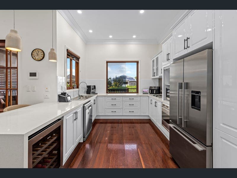 9 Thynne Avenue, Norman Park — photo 1 of 5