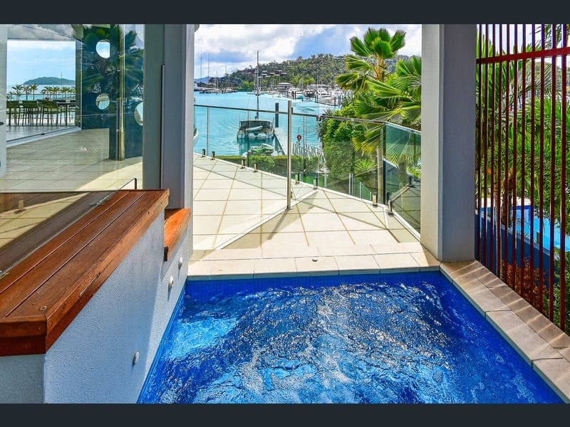 23/1 Airport Drive, Hamilton Island — photo 1 of 5