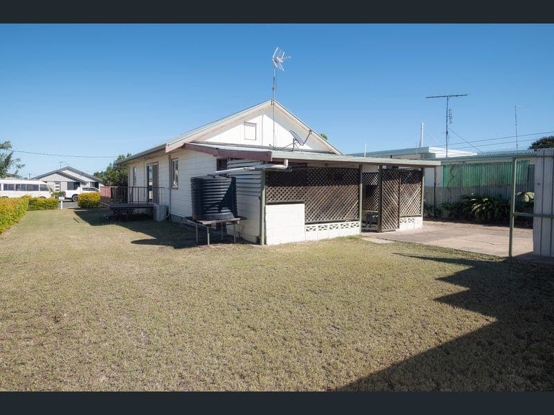 30 Rainbow Street, Biloela — photo 1 of 5