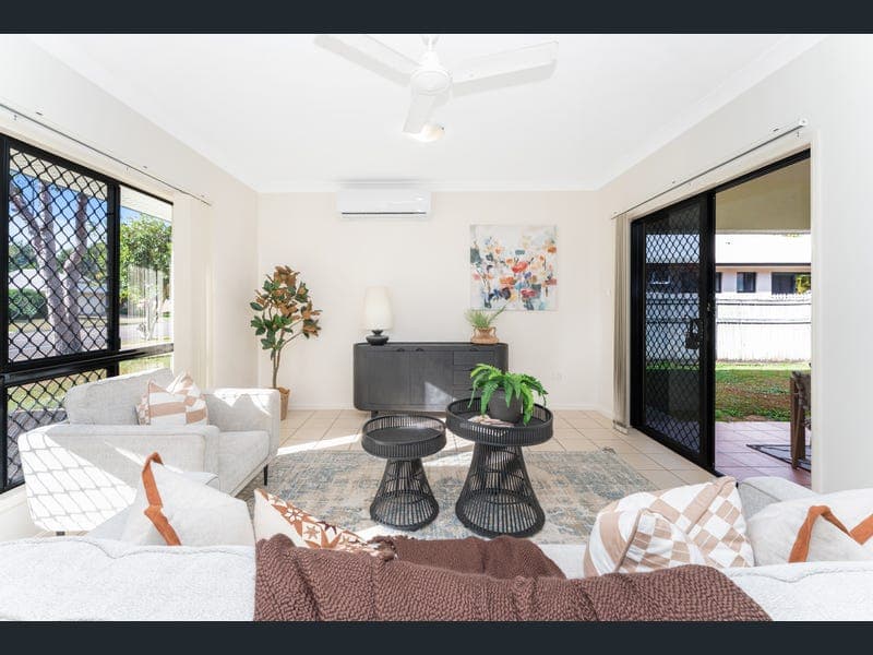 32 Scarisbrick Drive, Kirwan — photo 1 of 5