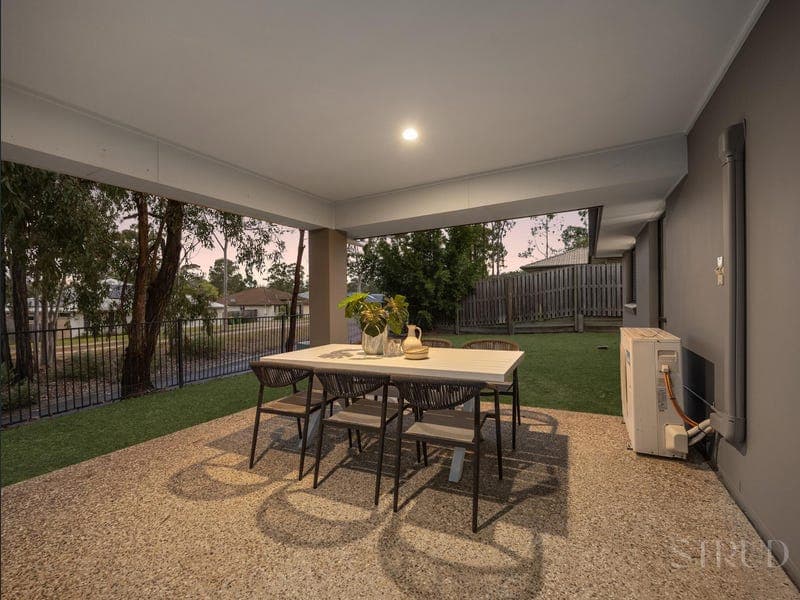 17 Finnigan Street, Augustine Heights — photo 1 of 5