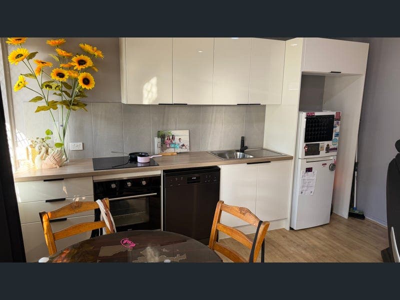 2/73 Queen Street, Southport — photo 1 of 5