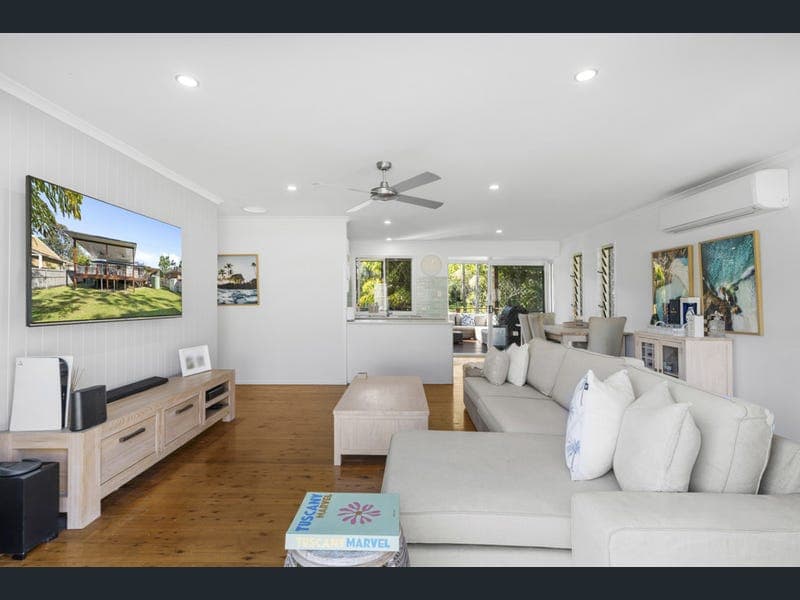 10 Gidgee Court, Molendinar — photo 1 of 5