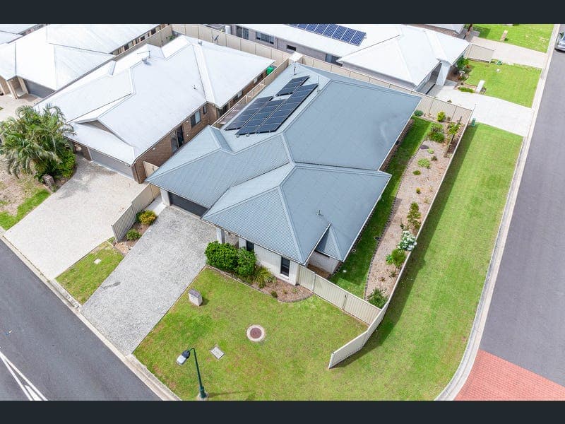 7 Burmah Boulevard, Redland Bay — photo 1 of 5