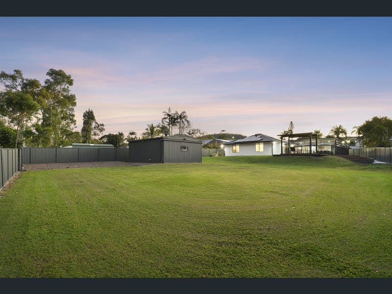 6 Iowa Court, Oxenford — photo 1 of 5
