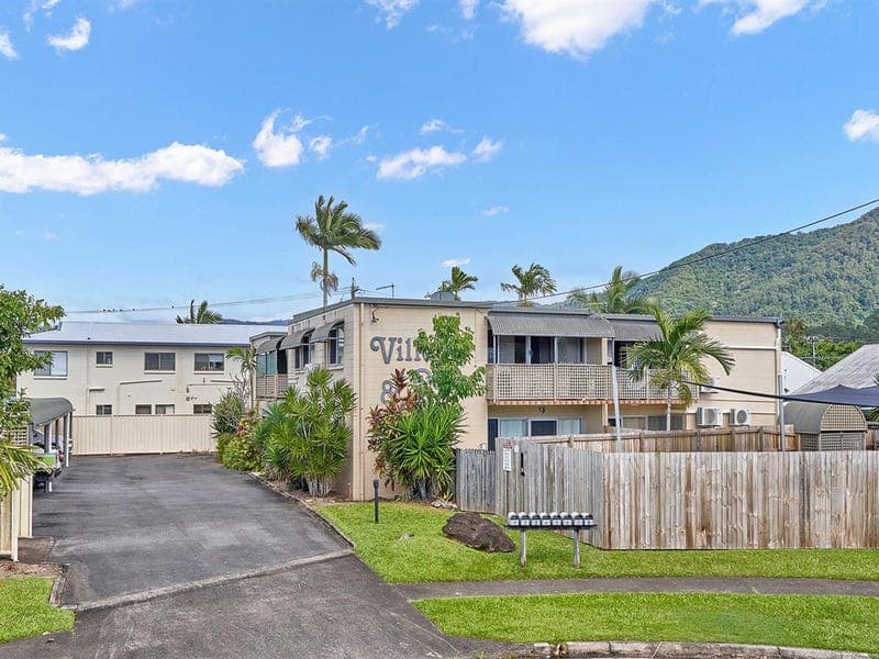 1/8 Maytown Close, Manoora — photo 1 of 5