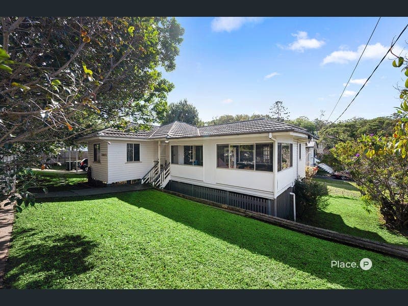 10 Sapphire Street, Holland Park — photo 1 of 5