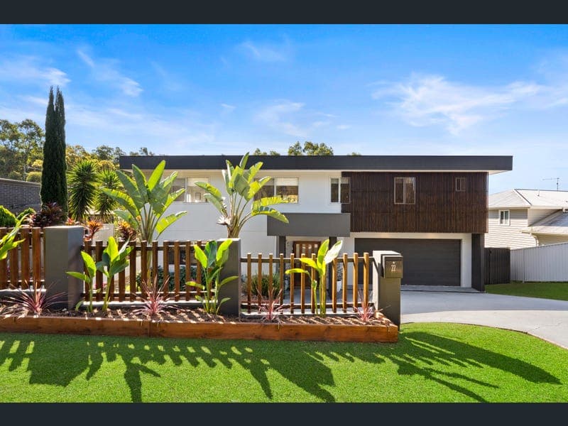 22 Kingcrest Drive, Reedy Creek — photo 1 of 5