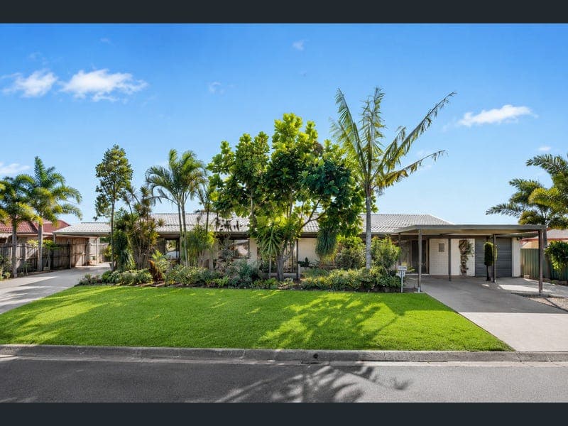10 Pheasant Avenue, Banksia Beach — photo 1 of 5