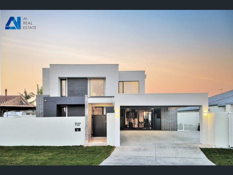 7 Clipper Court, Biggera Waters — photo 1 of 5