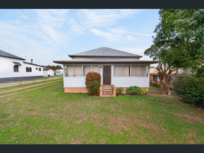 5 George Street, Warwick — photo 1 of 5