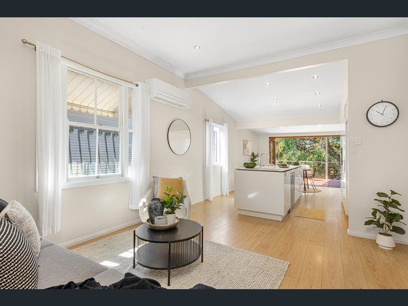 16 Flower Street, Woolloongabba — photo 1 of 5