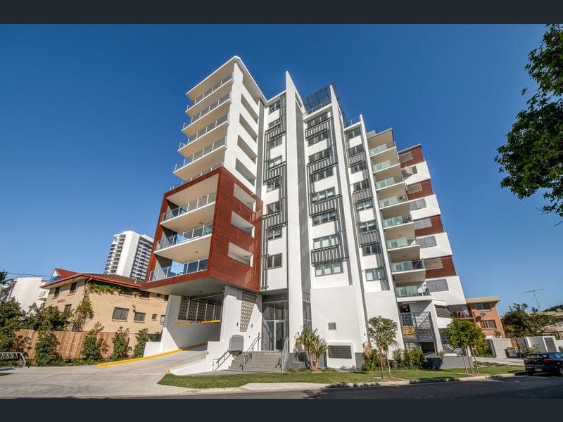 14 Cannes Avenue, Surfers Paradise — photo 1 of 5