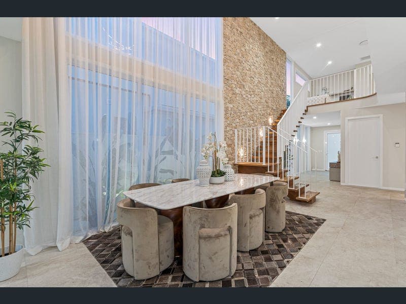 89 Royal Crescent, Rochedale — photo 1 of 5