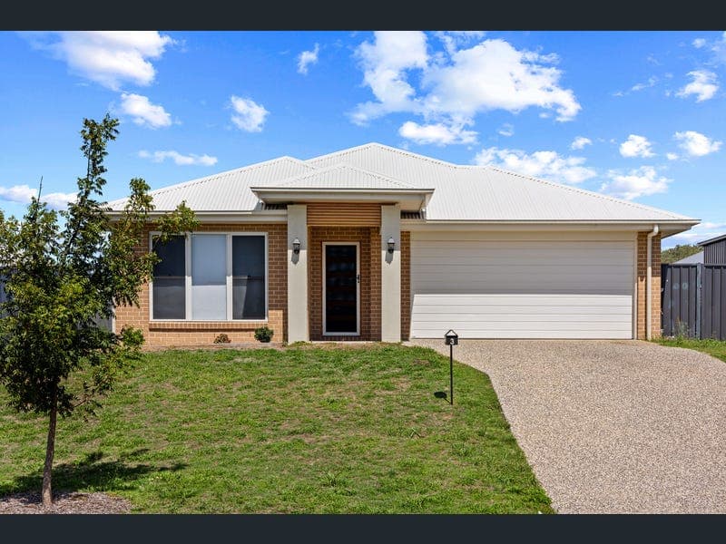 3 Sandford Crescent, Torrington — photo 1 of 5