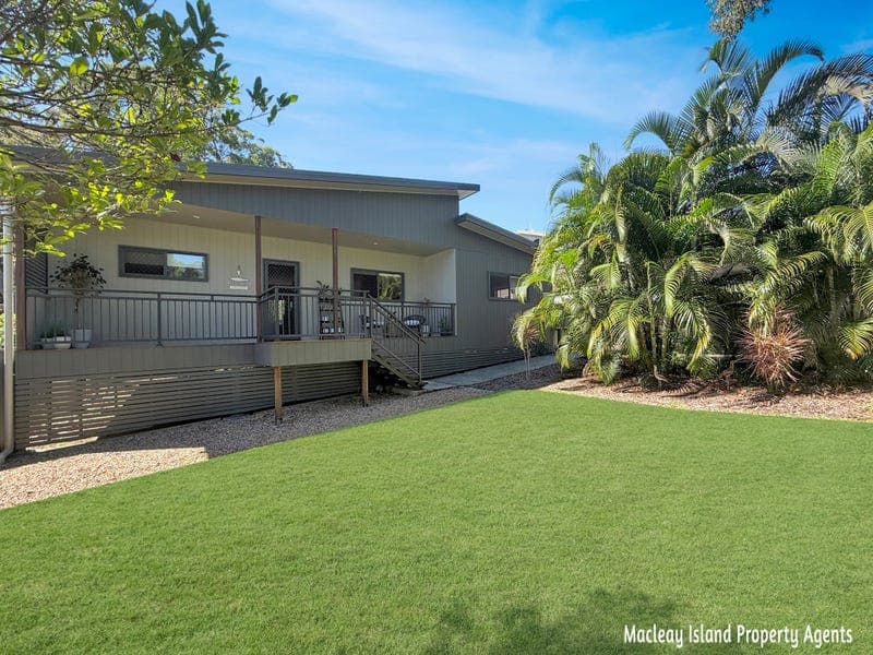 22 President Terrace, Macleay Island — photo 1 of 5