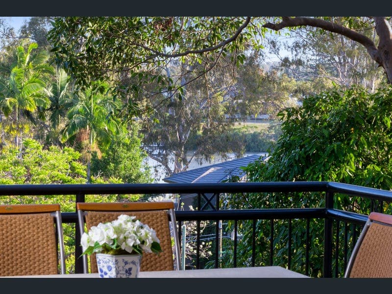 4A Glencairn Avenue, Indooroopilly — photo 1 of 5