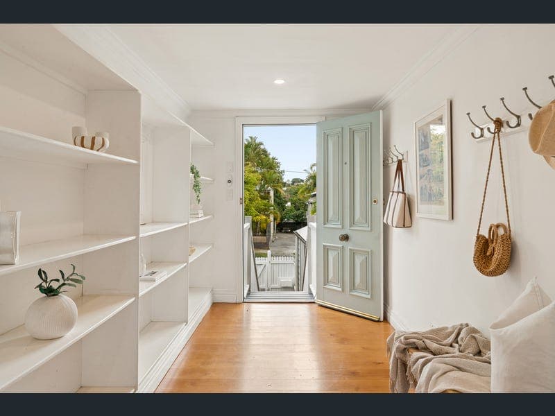 152 Ekibin Road East, Tarragindi — photo 1 of 5