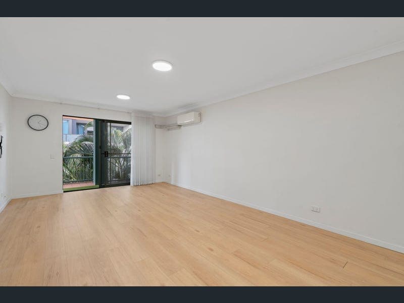11/17 Markeri Street, Mermaid Beach — photo 1 of 5