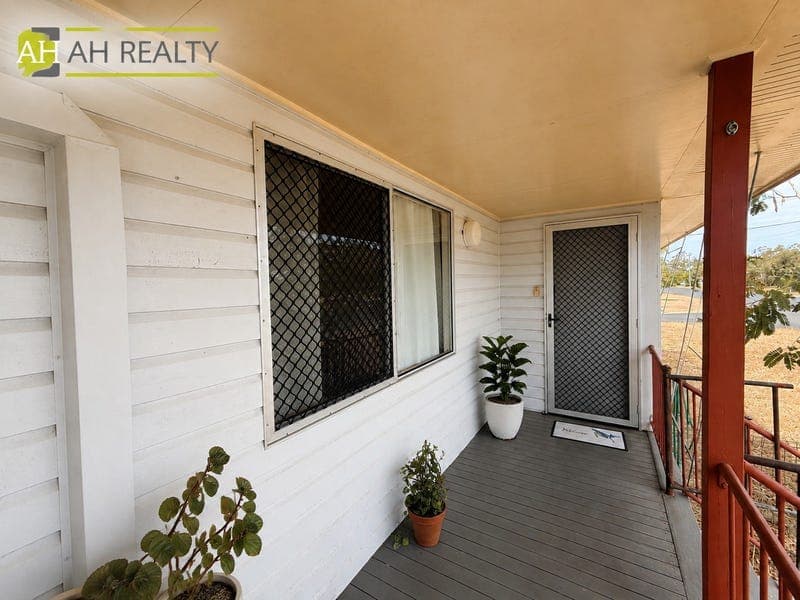 2 Armstrong Crescent, Dysart — photo 1 of 5