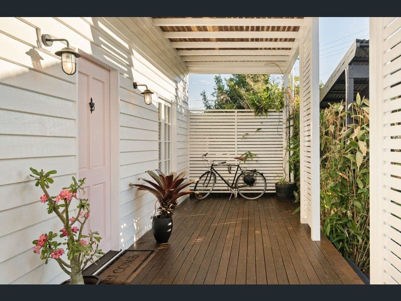 27 Albury Street, Deagon — photo 1 of 5