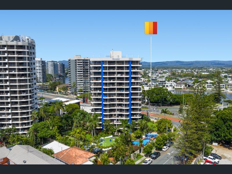 32/2943 Surfers Paradise Boulevard — photo 1 of 5