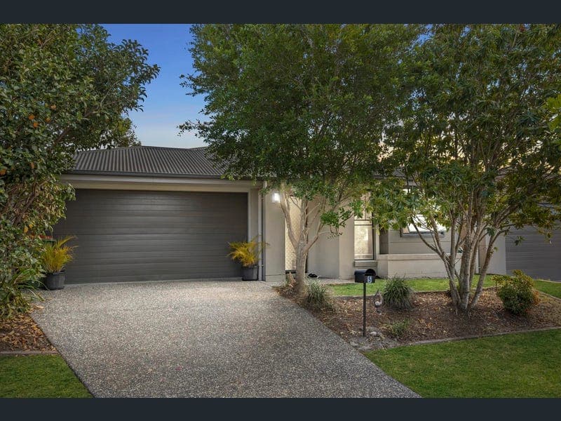5 Maurie Pears Crescent, Pimpama — photo 1 of 5