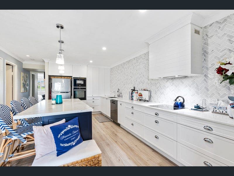 50/37 Bayview Street, Runaway Bay — photo 1 of 5