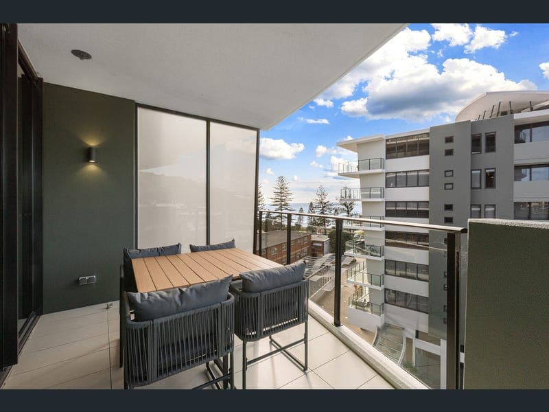 2062/2 The Esplanade, Burleigh Heads — photo 1 of 5
