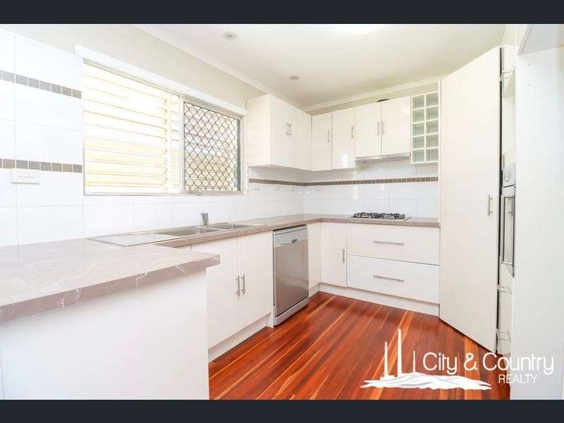 7 Millen Cres, Mount Isa — photo 1 of 5