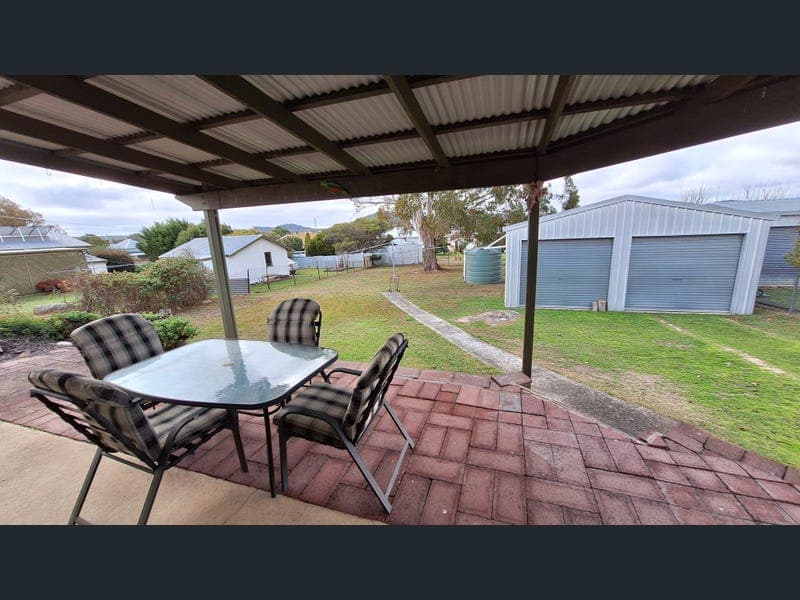 29 Hillcrest Street, Stanthorpe — photo 1 of 5