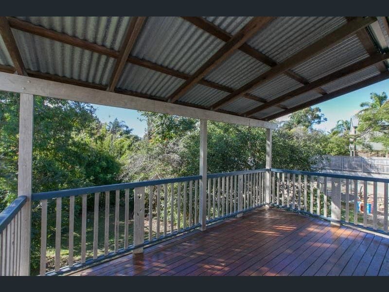 8 Ashgrove Crescent — photo 1 of 5