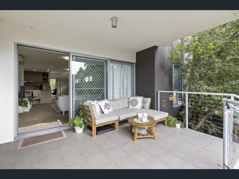 30/137 Scottsdale Drive, Robina — photo 1 of 5
