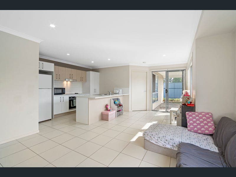 6-20 Pinelands Street, Loganlea — photo 1 of 5