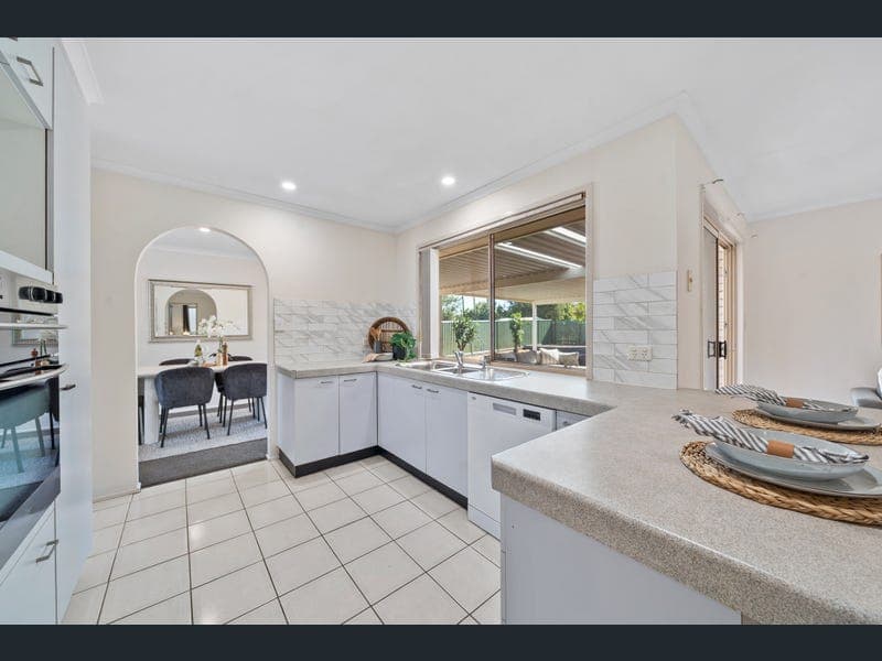 9 Fernance Place, Capalaba — photo 1 of 5