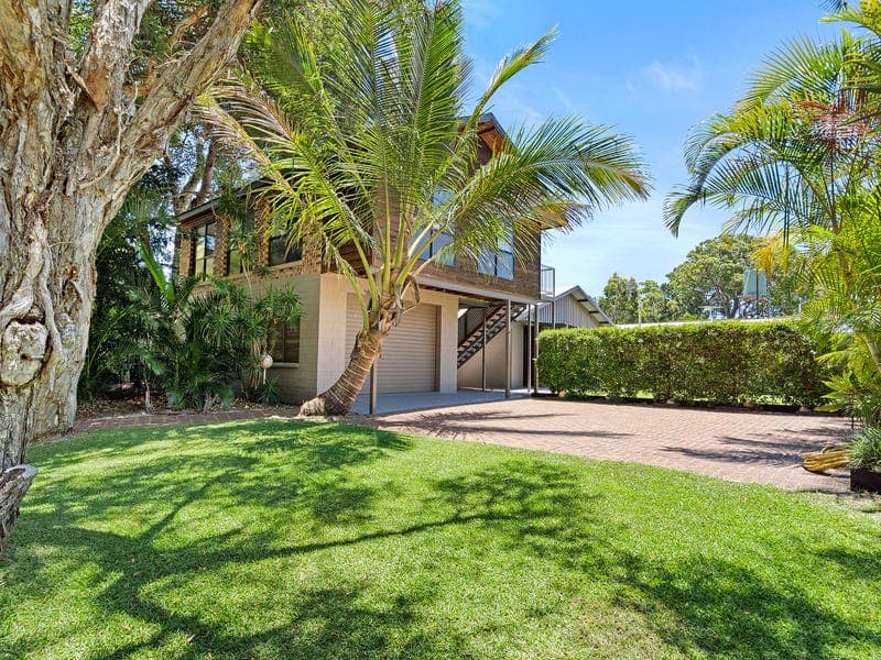 92 Midgen Street, Kooringal — photo 1 of 5