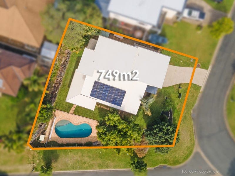 19 Davies Street, Pacific Pines — photo 1 of 5