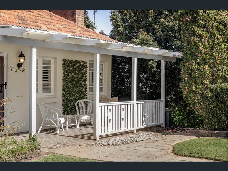 16 Rhyde Street, Mount Lofty — photo 1 of 5
