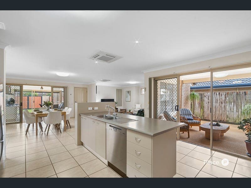 196 Pine Street, Wynnum — photo 1 of 5