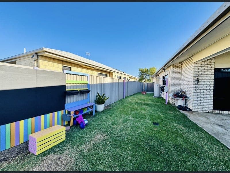 52 LAMBERT Drive, Moranbah — photo 1 of 5