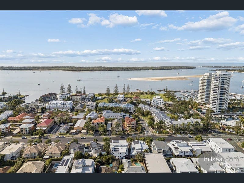 2/46 Bayview Street, Runaway Bay — photo 1 of 5