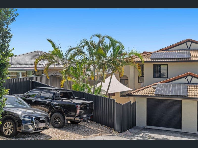 1/15 Bourton Road, Merrimac — photo 1 of 5