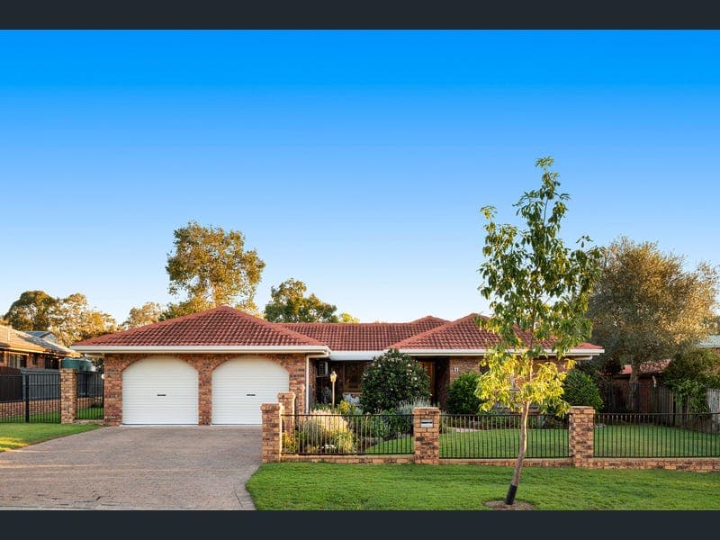 11 Mannersley Street, Carindale — photo 1 of 5
