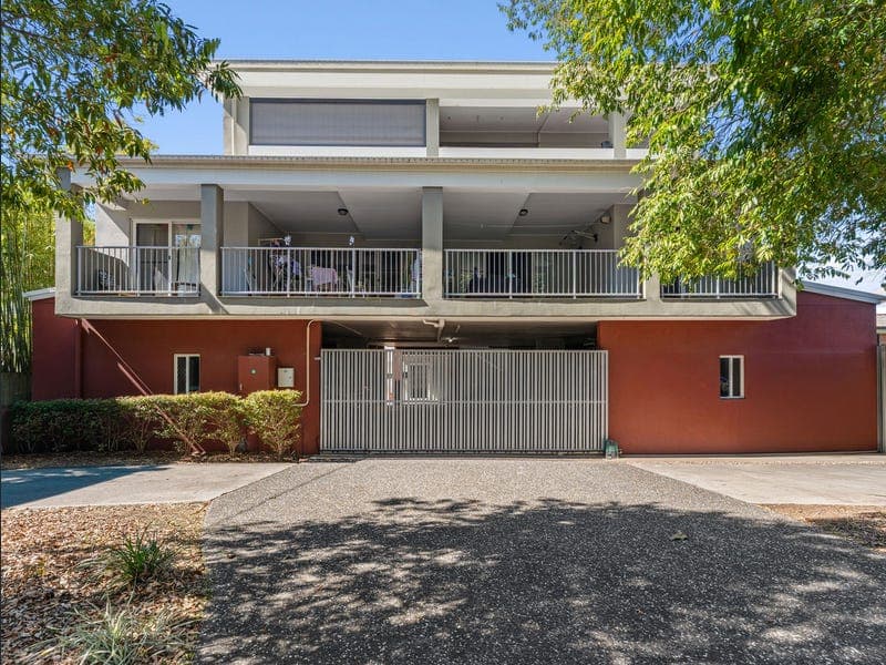 4/12 Hedges Street, Sherwood — photo 1 of 5