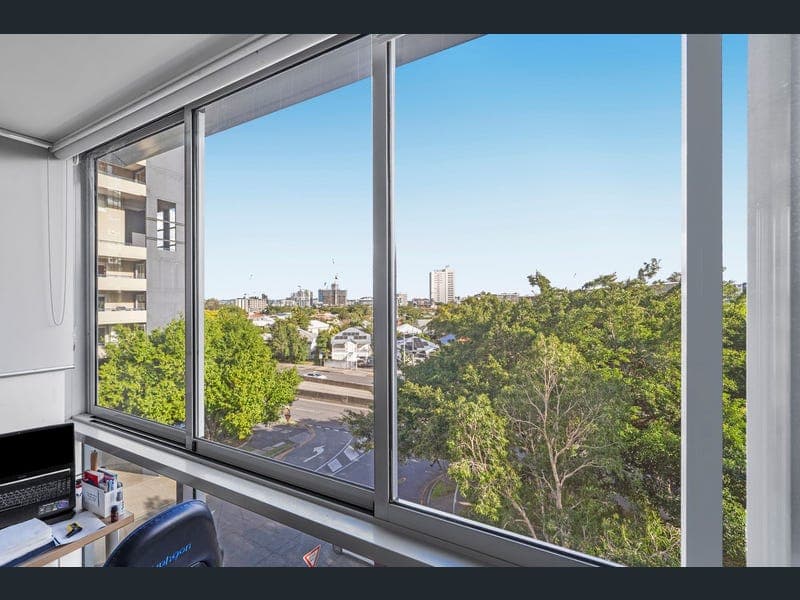 18 Thorn Street, Kangaroo Point — photo 1 of 5
